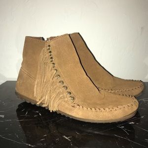 Moccasins. Ankle booties. Minnetonka